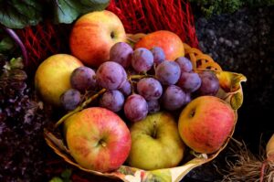 fruit, fruit basket, grapes-696169.jpg